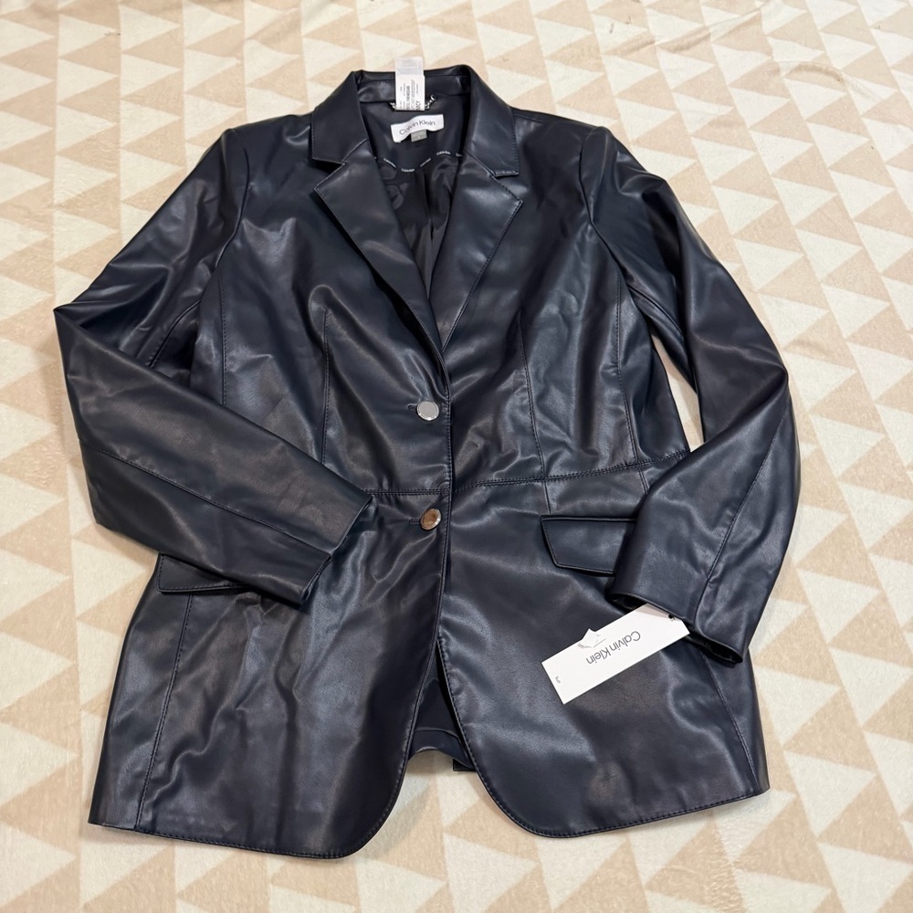 Calvin Klein
Women's Two Button Blazer navy blue faux leather